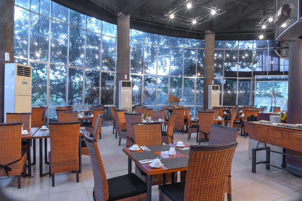 Oak Tree Emerald Hotel & Coventions Semarang Luaran gambar