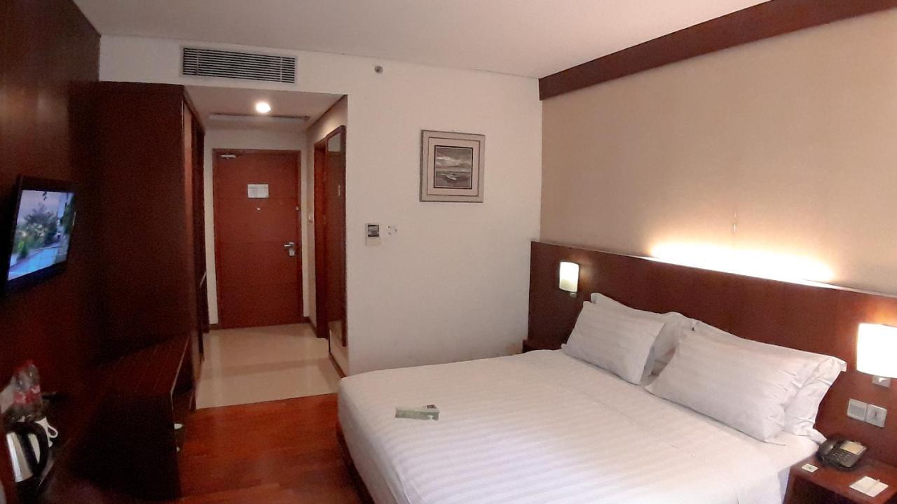 Oak Tree Emerald Hotel & Coventions Semarang Luaran gambar
