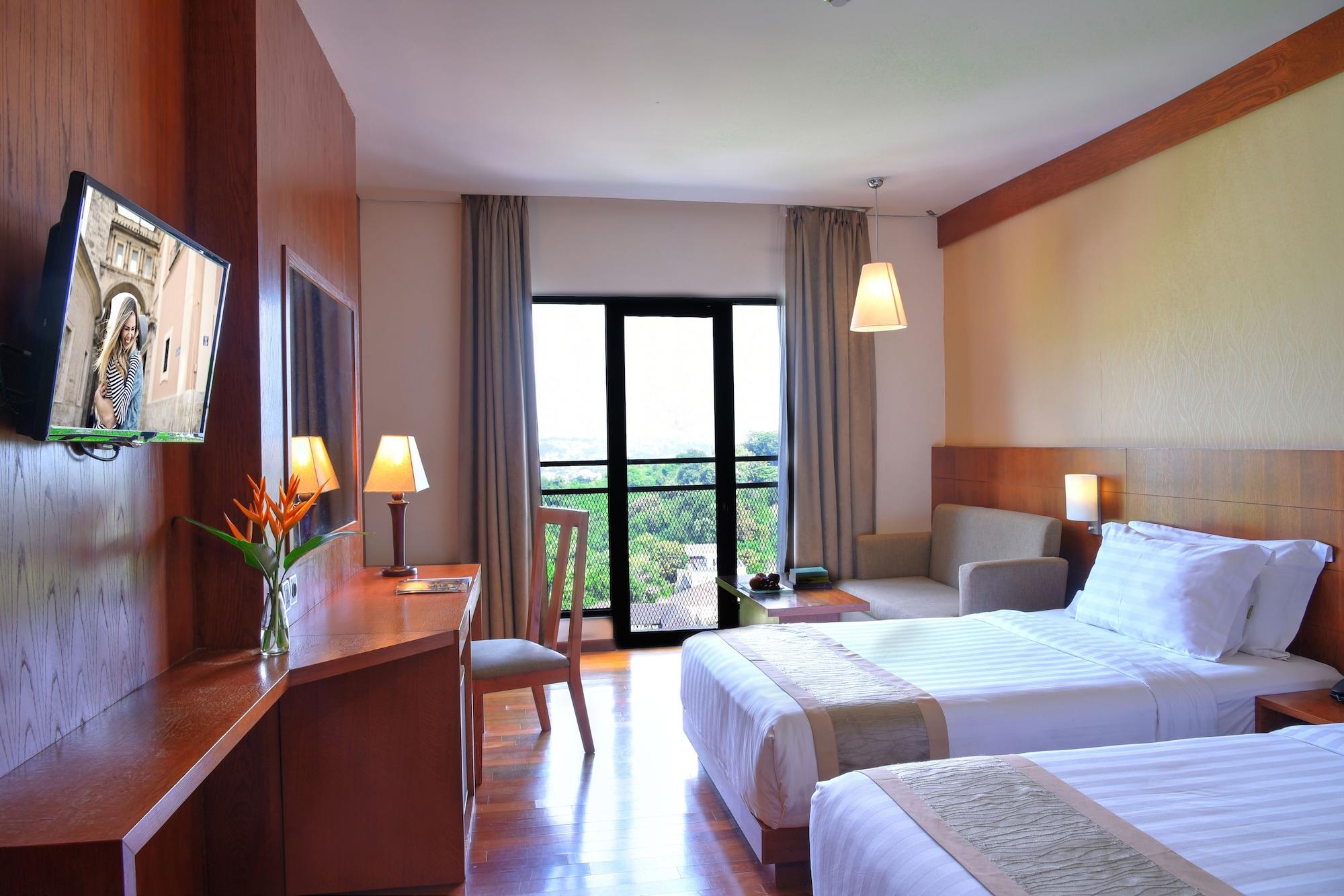 Oak Tree Emerald Hotel & Coventions Semarang Luaran gambar