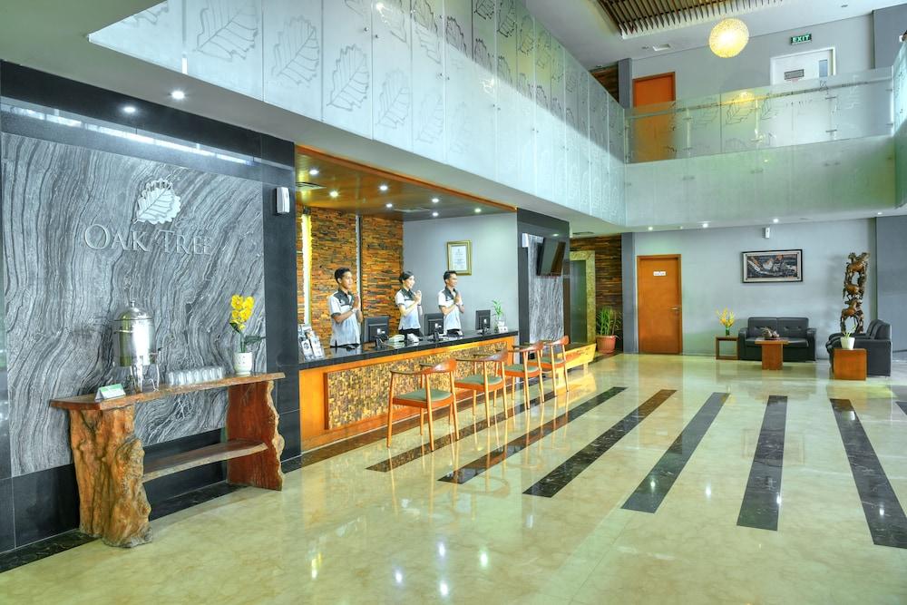 Oak Tree Emerald Hotel & Coventions Semarang Luaran gambar