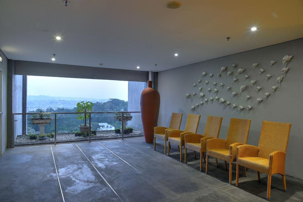 Oak Tree Emerald Hotel & Coventions Semarang Luaran gambar