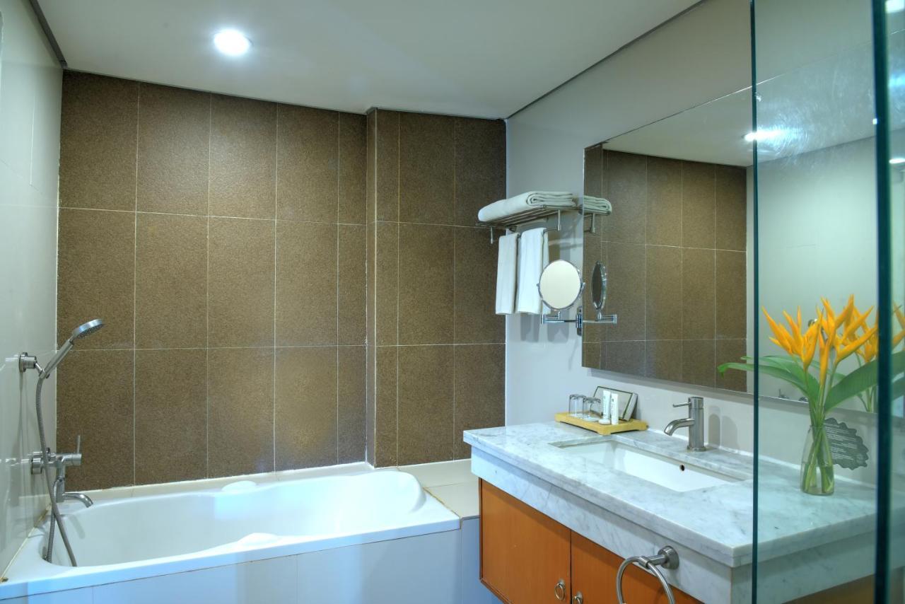 Oak Tree Emerald Hotel & Coventions Semarang Luaran gambar