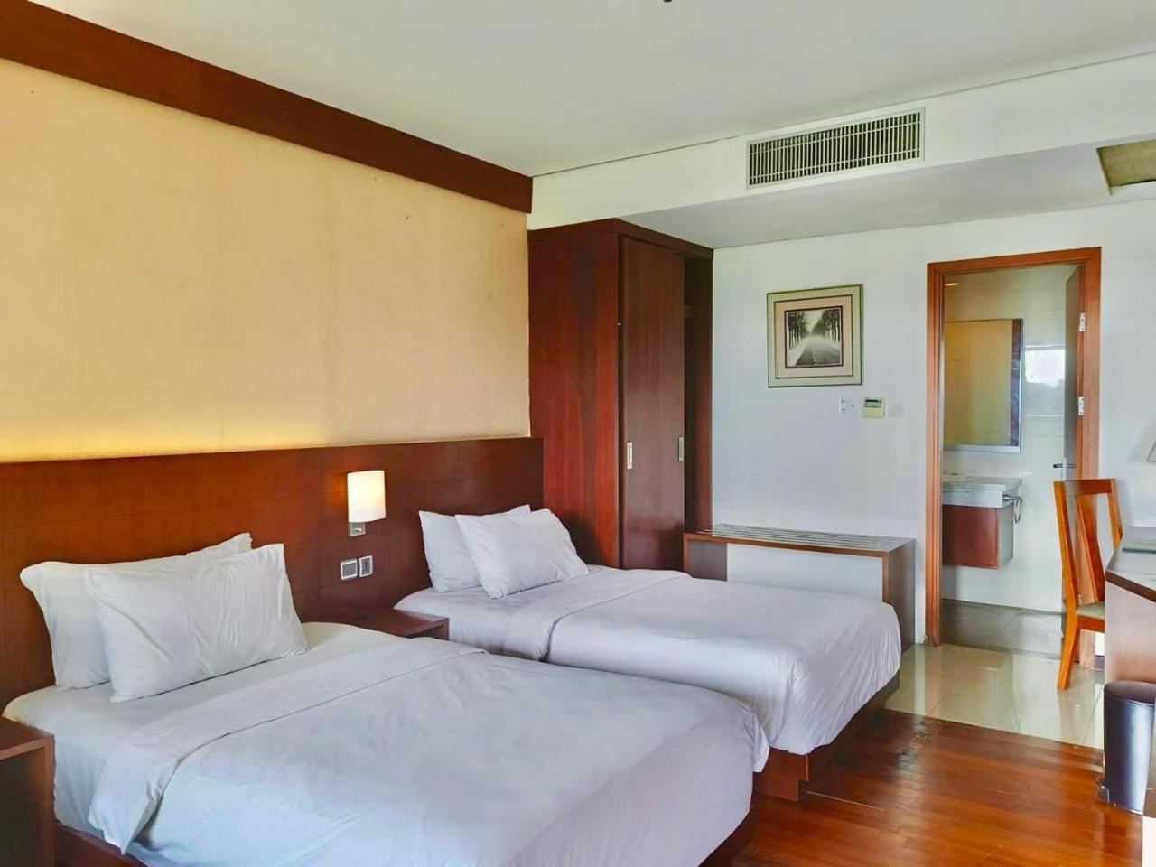 Oak Tree Emerald Hotel & Coventions Semarang Luaran gambar