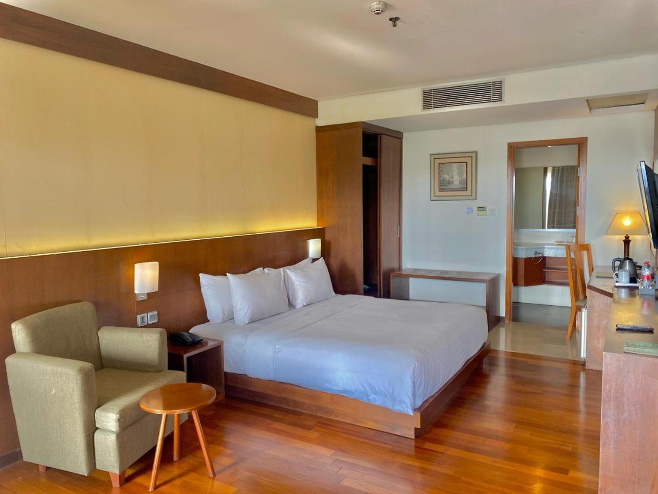 Oak Tree Emerald Hotel & Coventions Semarang Luaran gambar