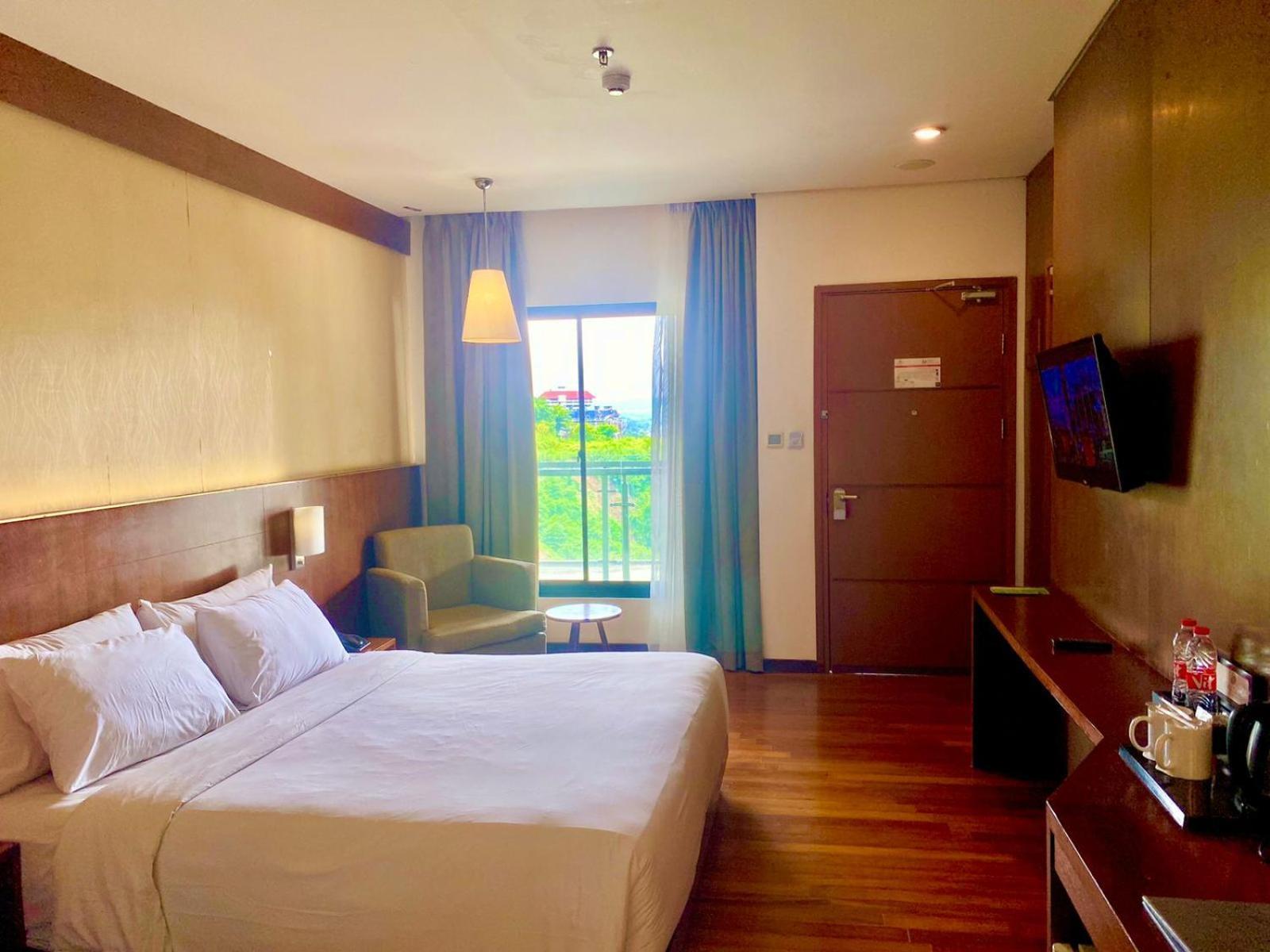 Oak Tree Emerald Hotel & Coventions Semarang Luaran gambar