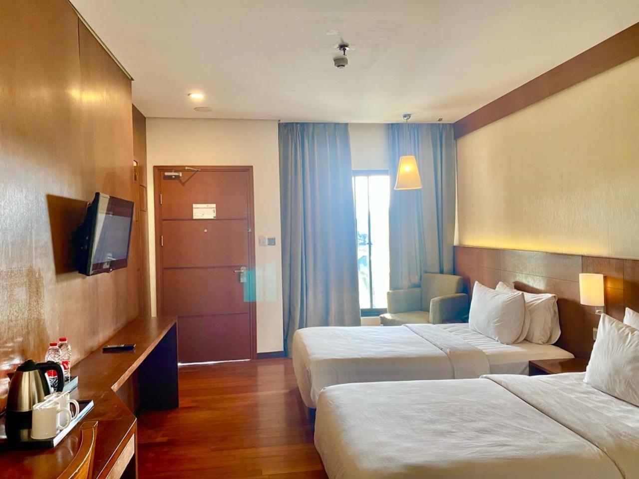 Oak Tree Emerald Hotel & Coventions Semarang Luaran gambar