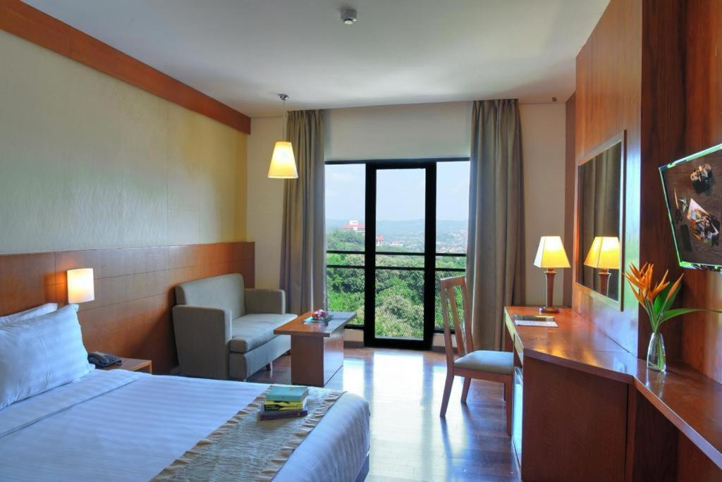 Oak Tree Emerald Hotel & Coventions Semarang Luaran gambar
