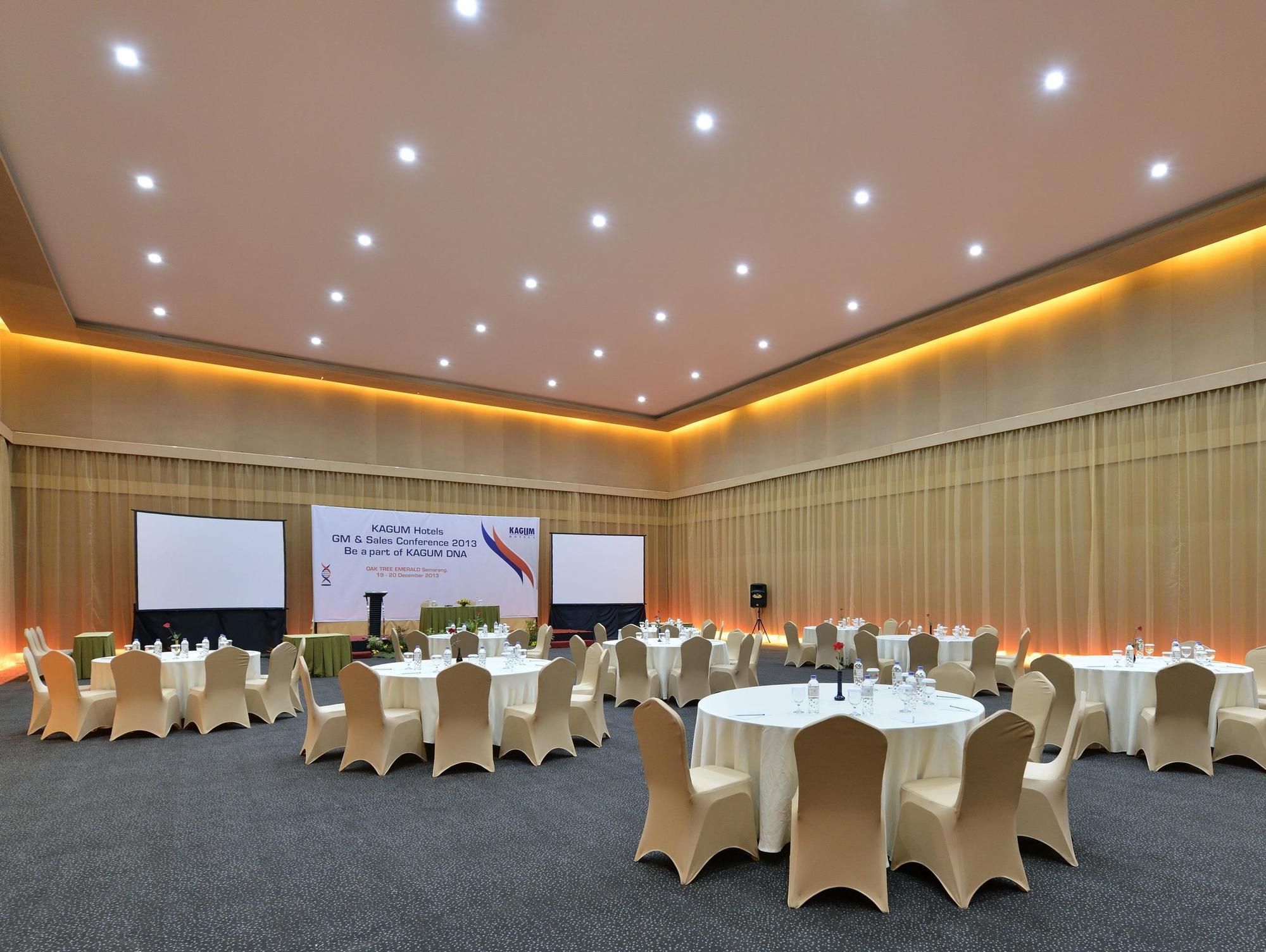 Oak Tree Emerald Hotel & Coventions Semarang Luaran gambar