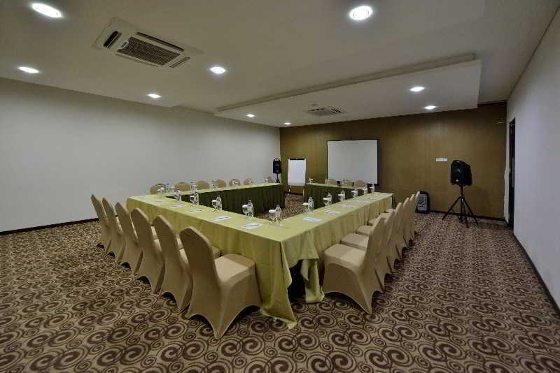 Oak Tree Emerald Hotel & Coventions Semarang Luaran gambar
