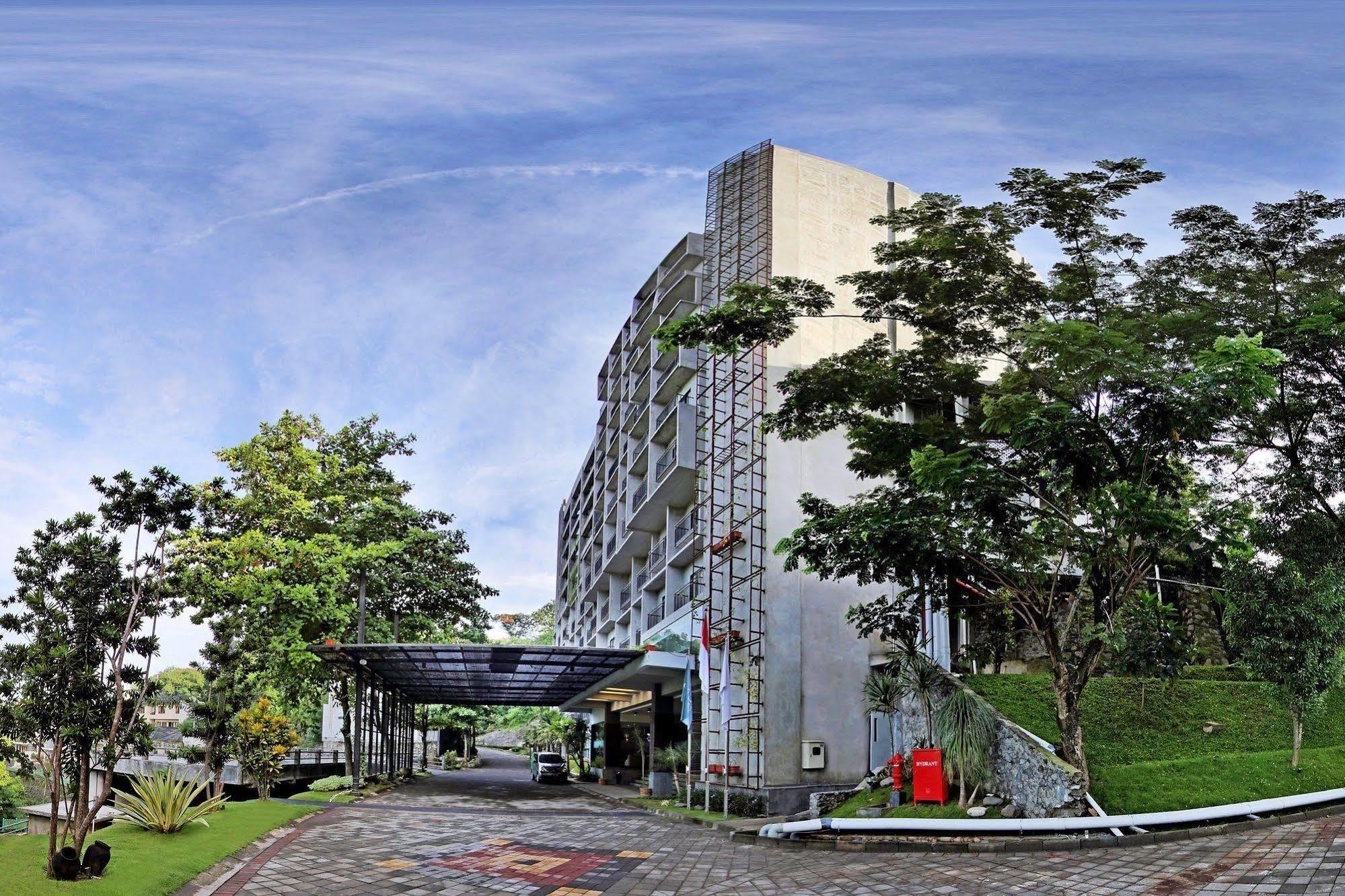 Oak Tree Emerald Hotel & Coventions Semarang Luaran gambar