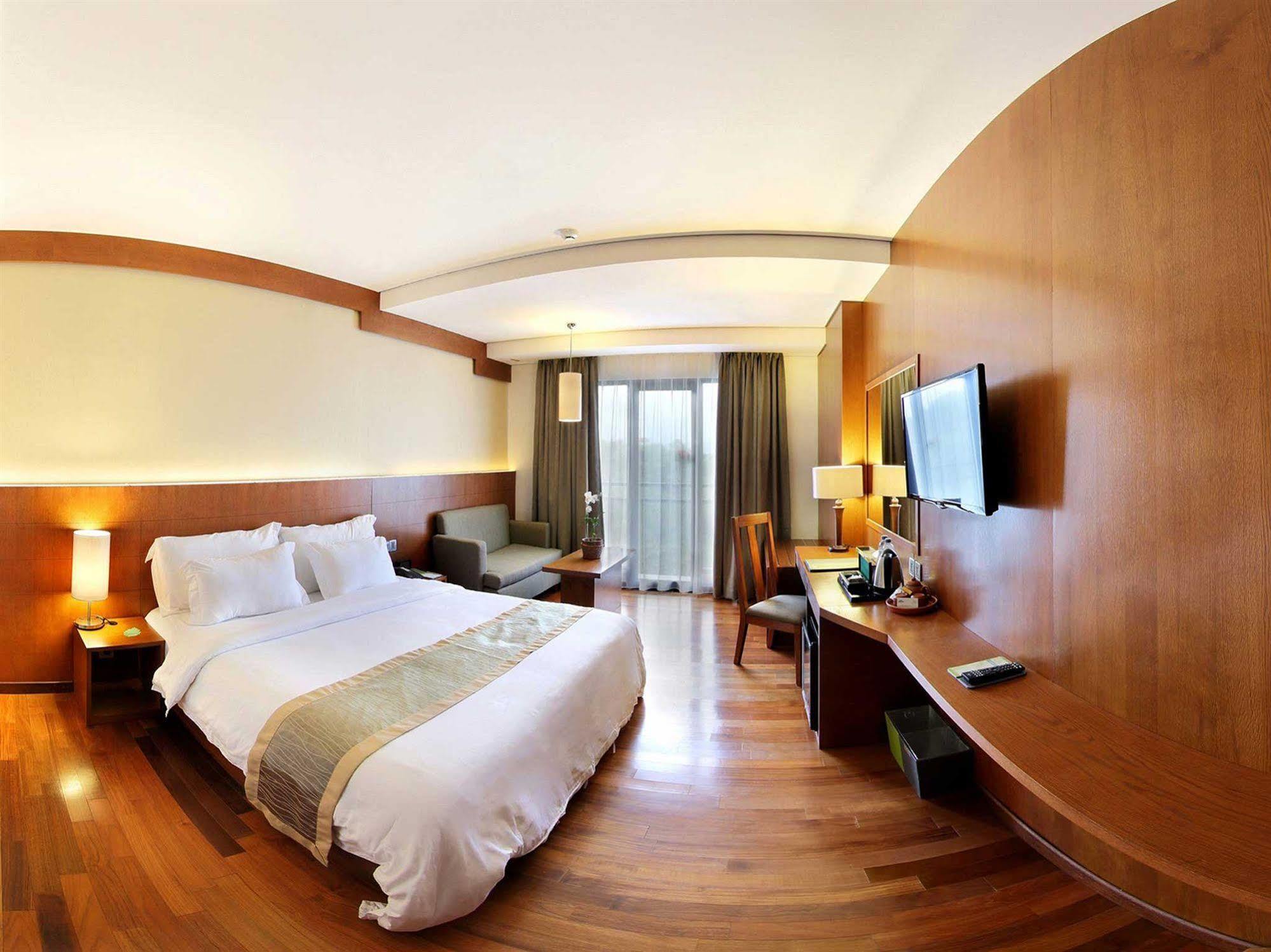 Oak Tree Emerald Hotel & Coventions Semarang Luaran gambar