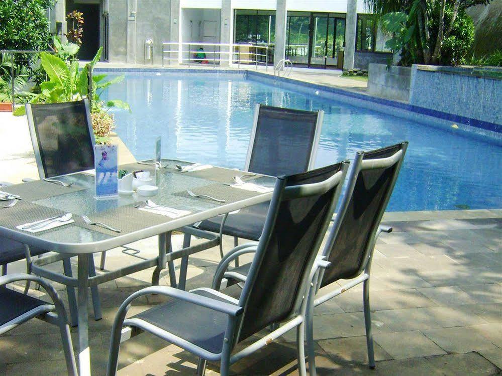 Oak Tree Emerald Hotel & Coventions Semarang Luaran gambar