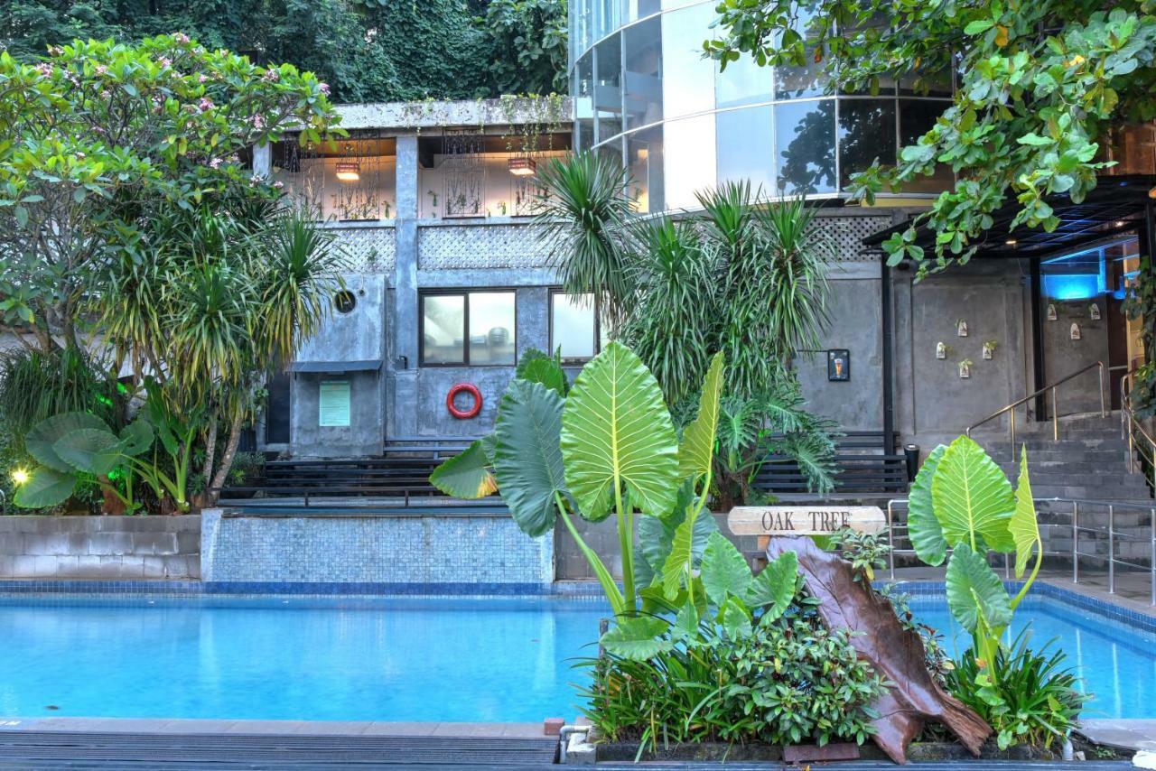 Oak Tree Emerald Hotel & Coventions Semarang Luaran gambar