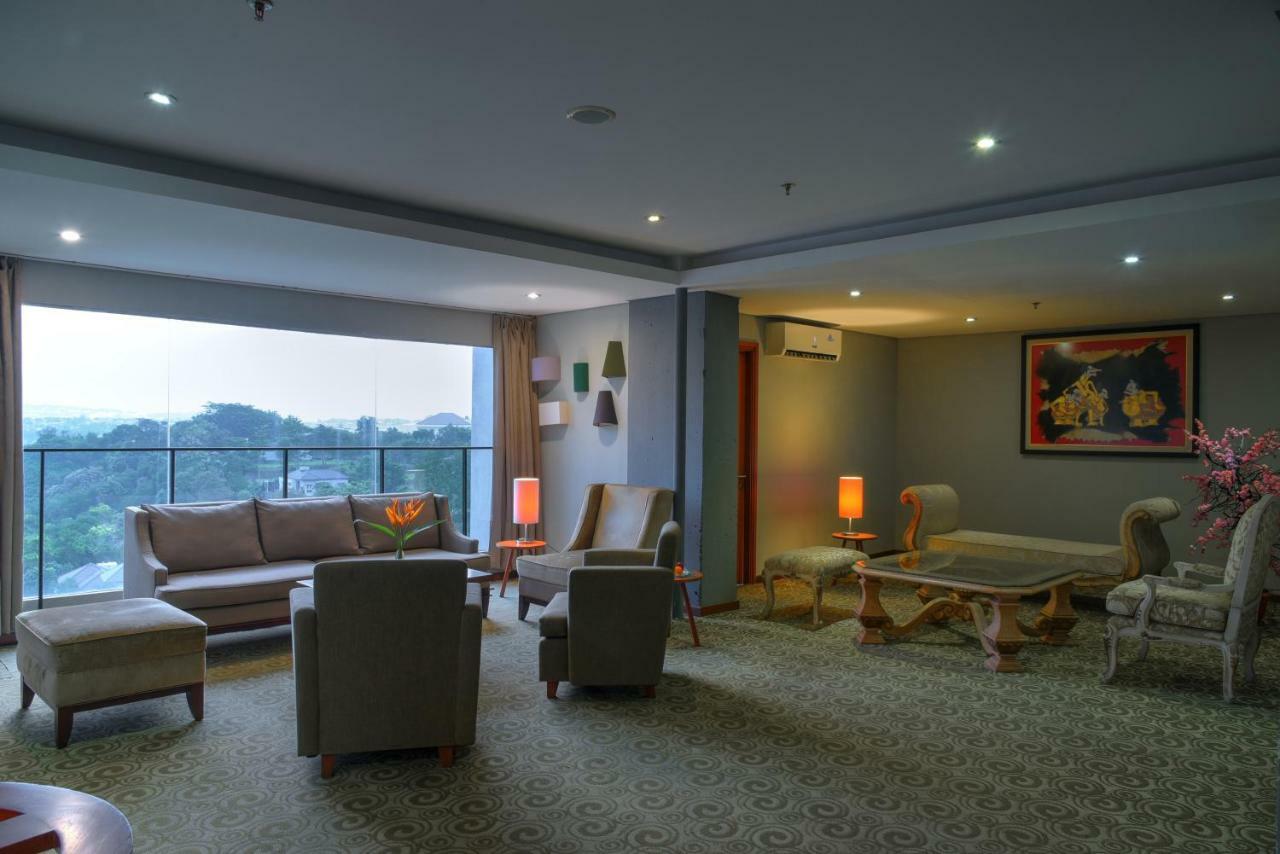 Oak Tree Emerald Hotel & Coventions Semarang Luaran gambar