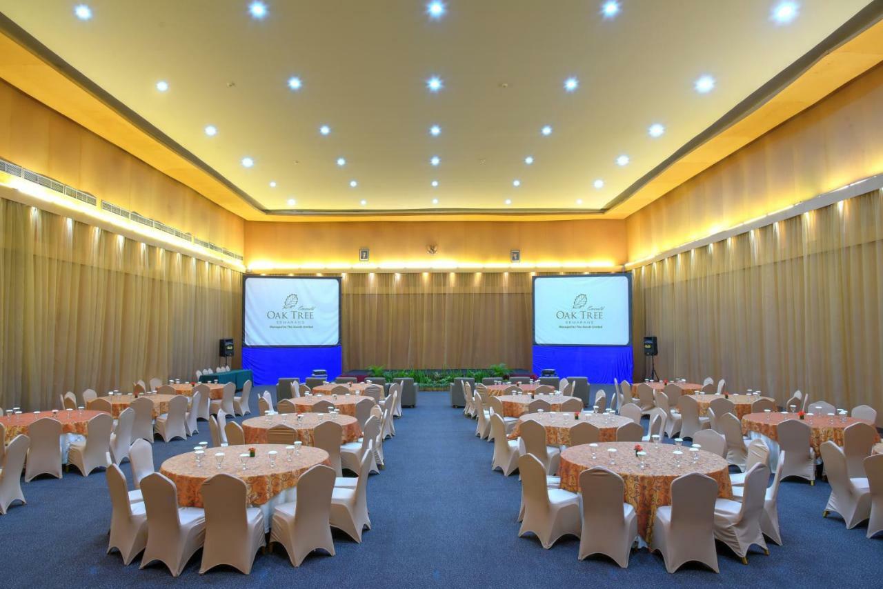 Oak Tree Emerald Hotel & Coventions Semarang Luaran gambar