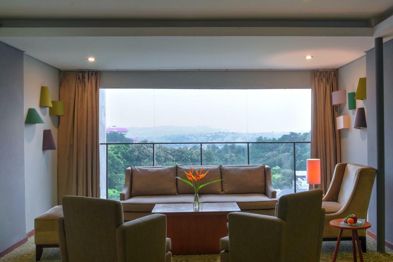 Oak Tree Emerald Hotel & Coventions Semarang Luaran gambar