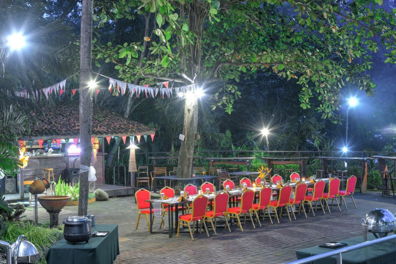 Oak Tree Emerald Hotel & Coventions Semarang Luaran gambar