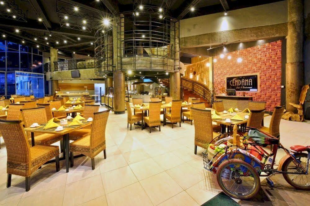 Oak Tree Emerald Hotel & Coventions Semarang Luaran gambar